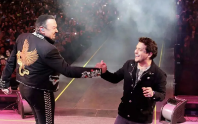 CHRISTIAN NODAL CANTA CON PEPE AGUILAR EN QUERÉTARO; LO PRESENTA COMO SU YERNO